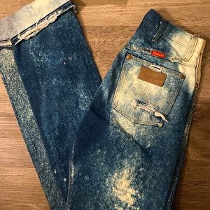 Distressed Women Wrangler Jeans